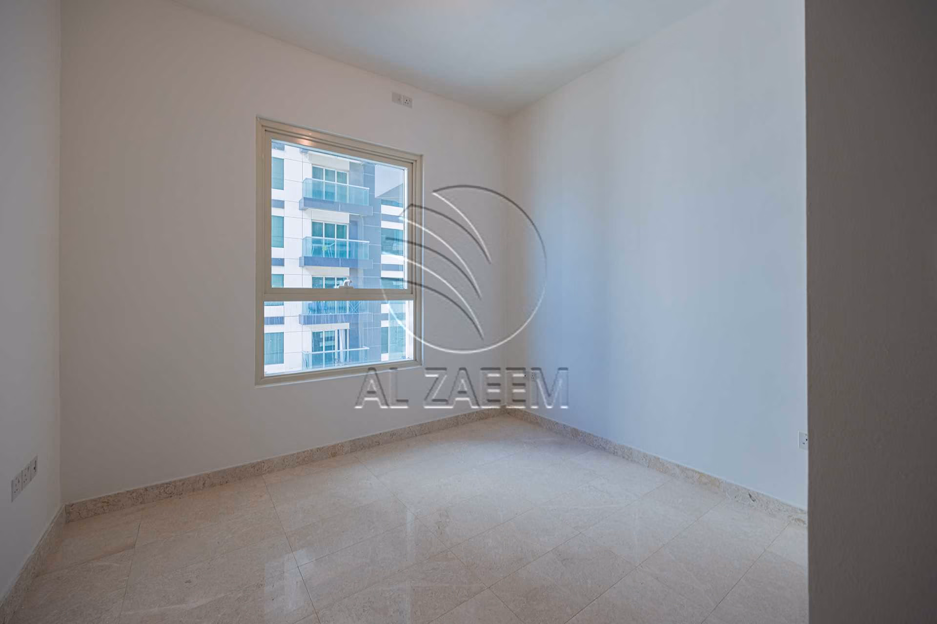 √ High Level | Vacant | Sea and Skyline Views √