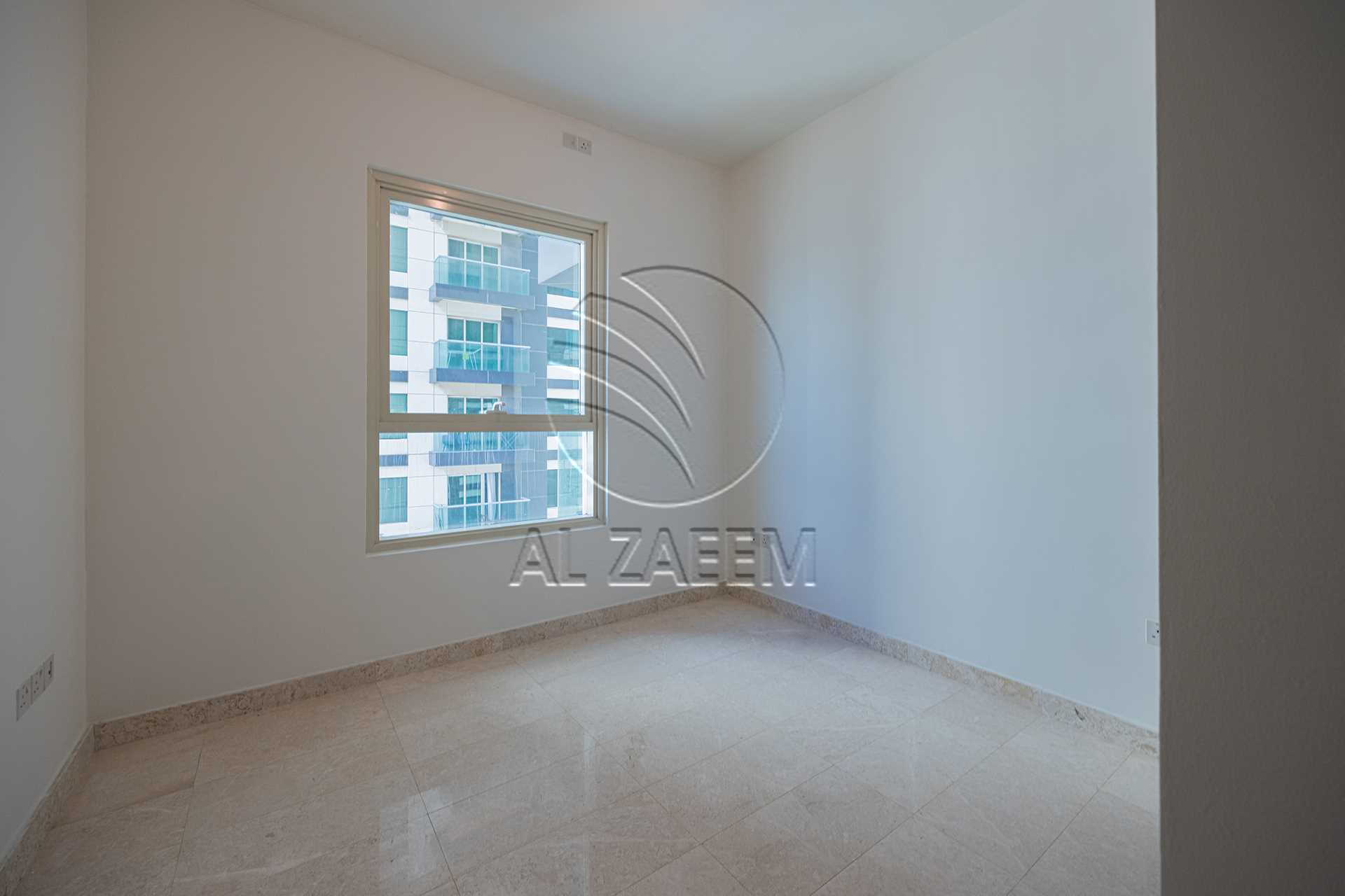 √ High Level | Vacant | Sea and Skyline Views √