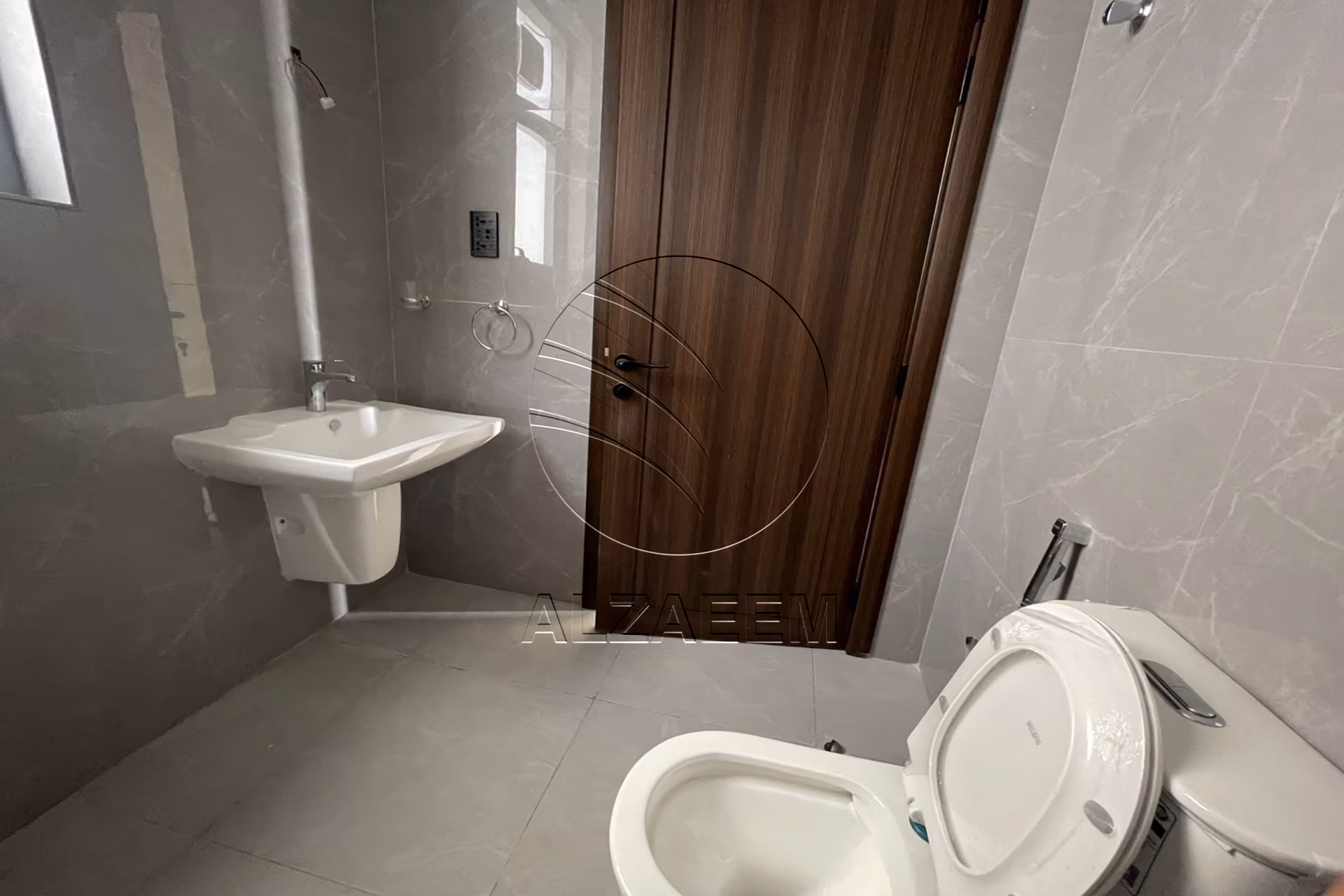 √ Mixed Use Villa | 5 Master Bedrooms | Majlis √