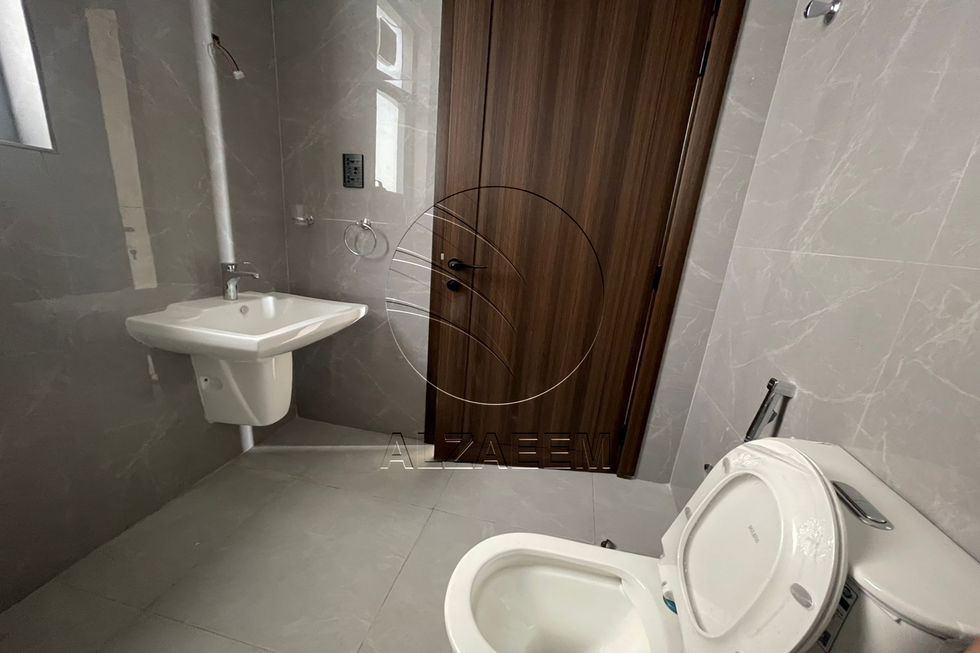 √ Mixed Use Villa | 5 Master Bedrooms | Majlis √