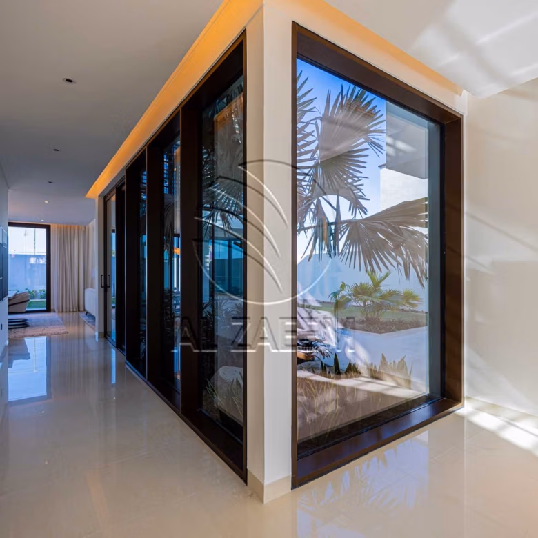 Luxury Living | High Ceiling | Single Row Corner