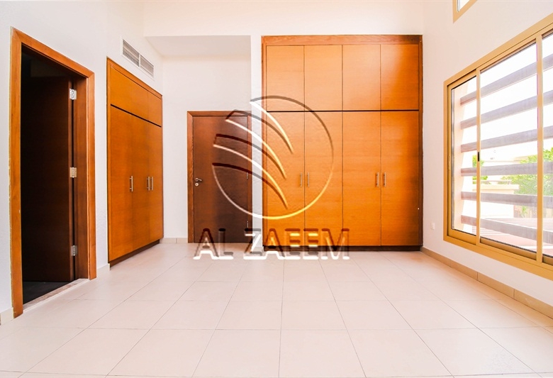 VACANT! Spacious Layout | Double row middle