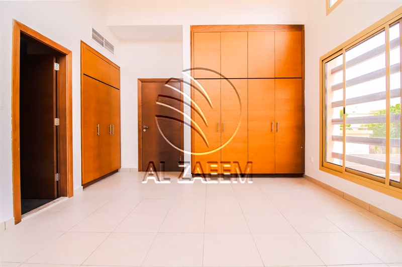 VACANT! Spacious Layout | Double row middle