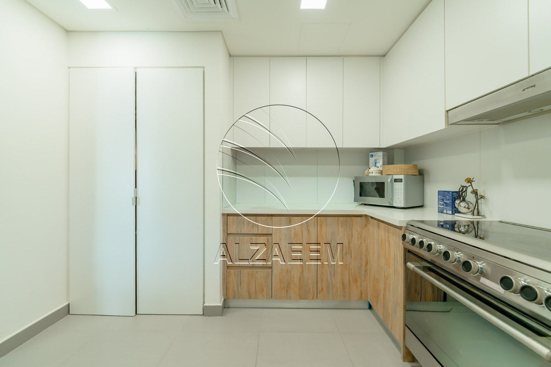 VACANT! Corner | Single Row | Fully Furnished