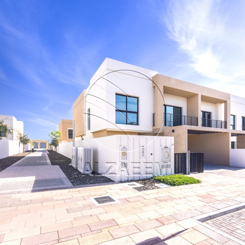 √Corner Unit | Double Row | Move-in Ready√