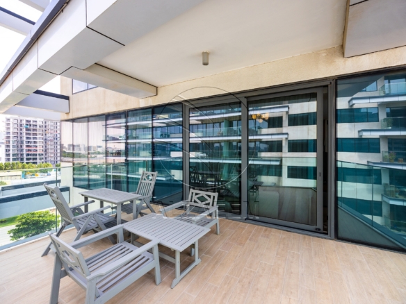 CORNER- 2+Maid | Golf Course View | VACANT