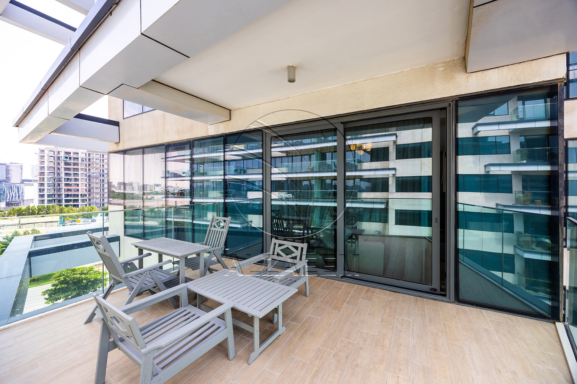 CORNER- 2+Maid | Golf Course View | VACANT