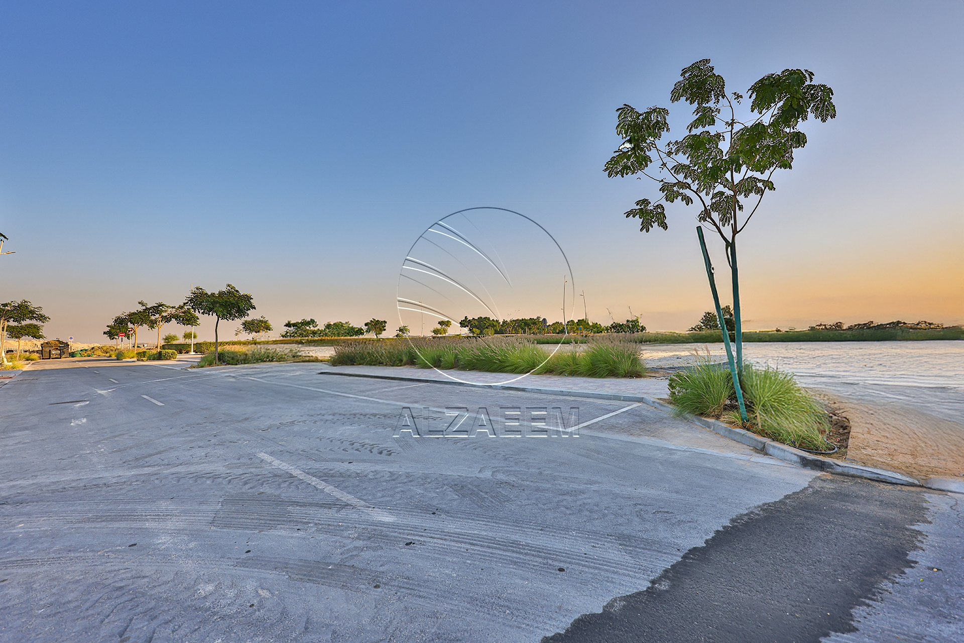v Single Row 895 SQM Plot | Canal and Marina View√