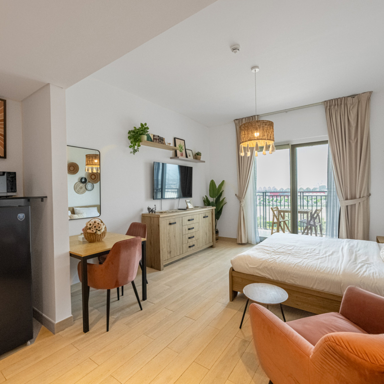 √ Full Canal View | VACANT | Fully Furnished √