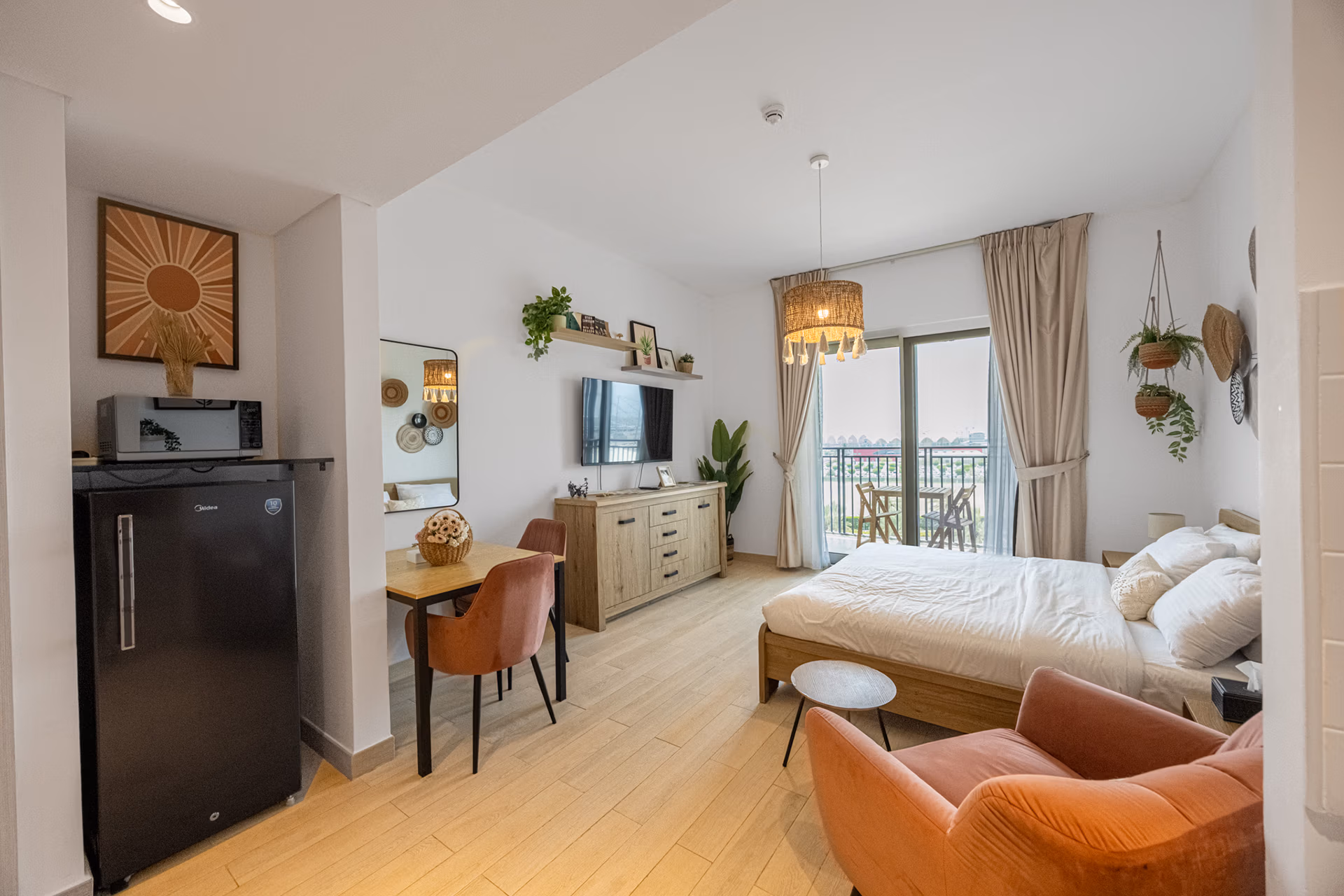 √ Full Canal View | VACANT | Fully Furnished √
