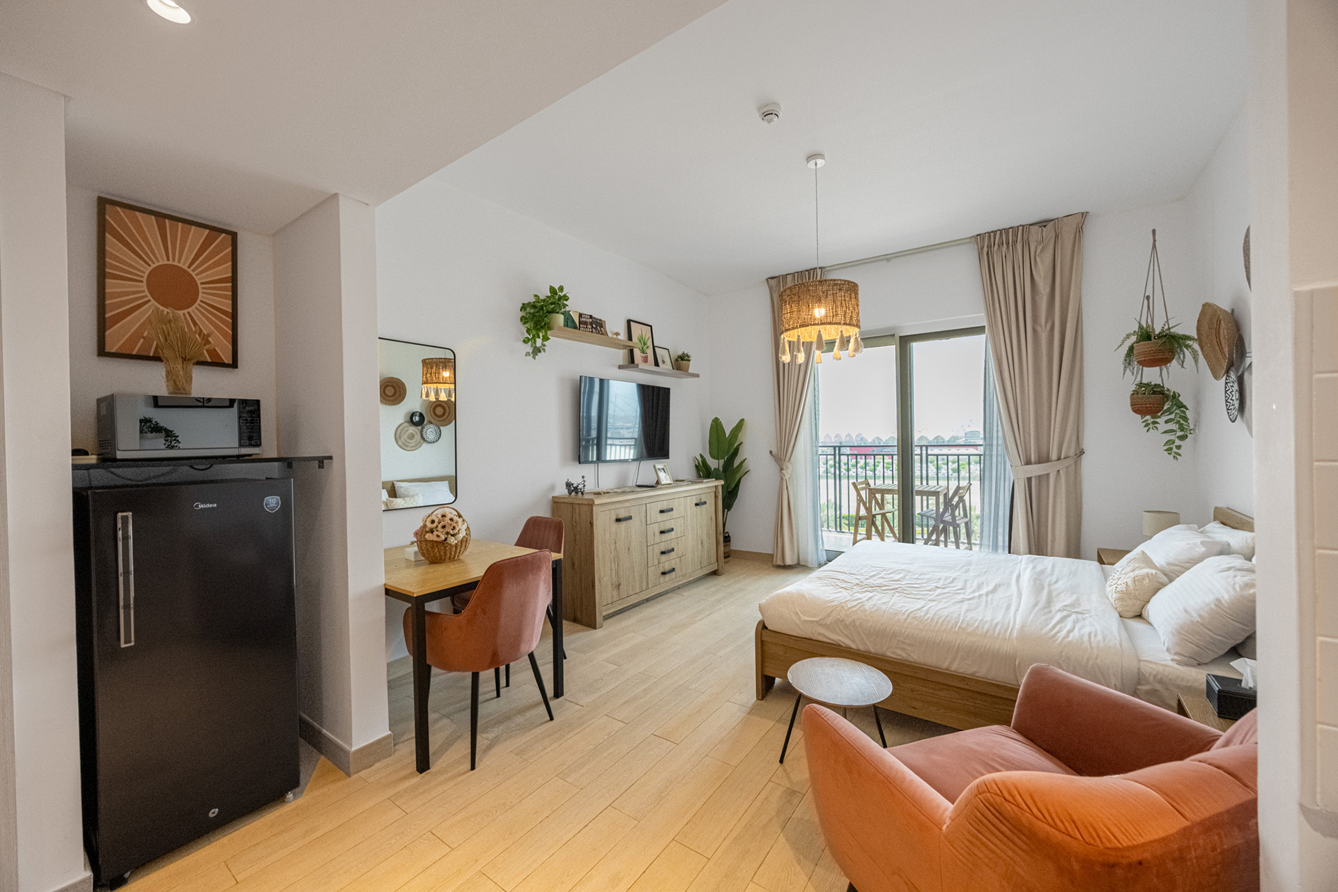 √ Full Canal View | VACANT | Fully Furnished √