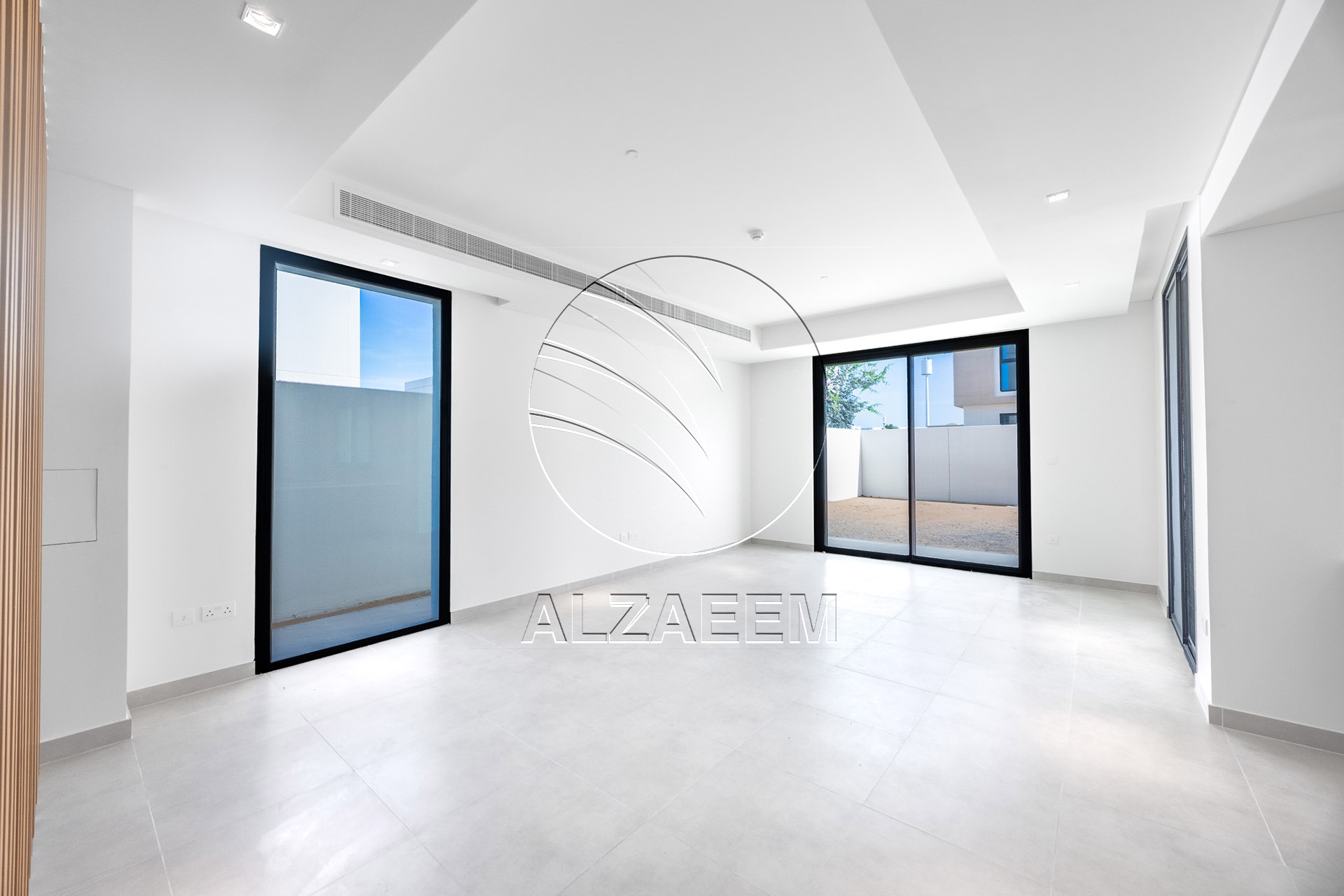 √Corner Unit | Double Row | Move-in Ready√