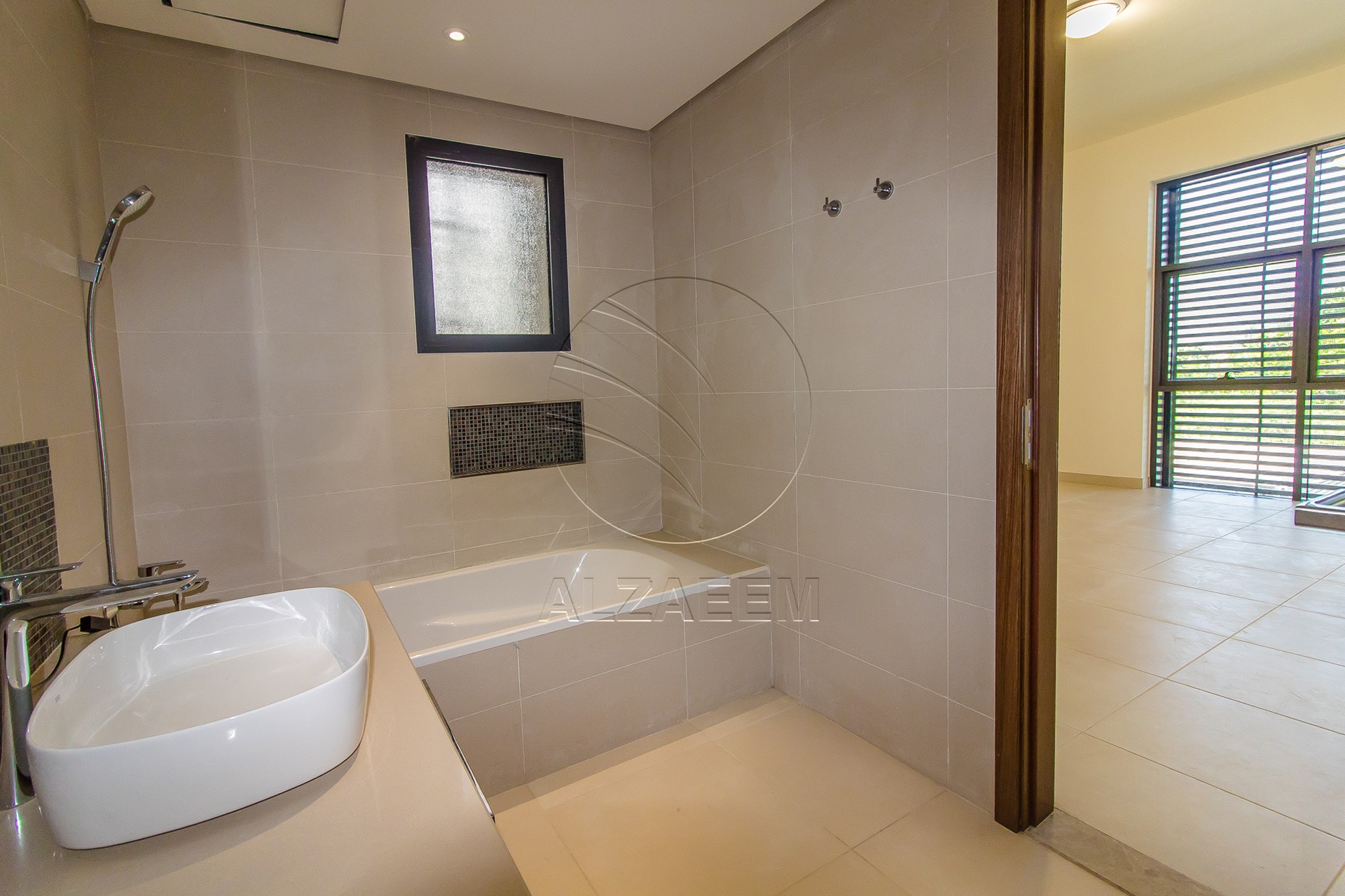 VACANT! 5BR+Maid | Mid Unit-Double Row