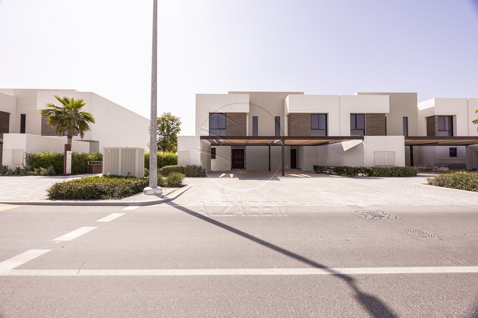 √VACANT| New Family Home | End Unit√