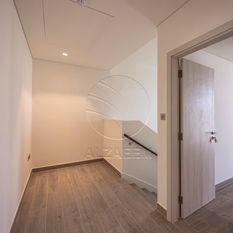 √VACANT| New Family Home | End Unit√