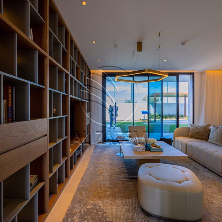 √1005 Sqm Plot! High Ceiling | Single Row Corner √