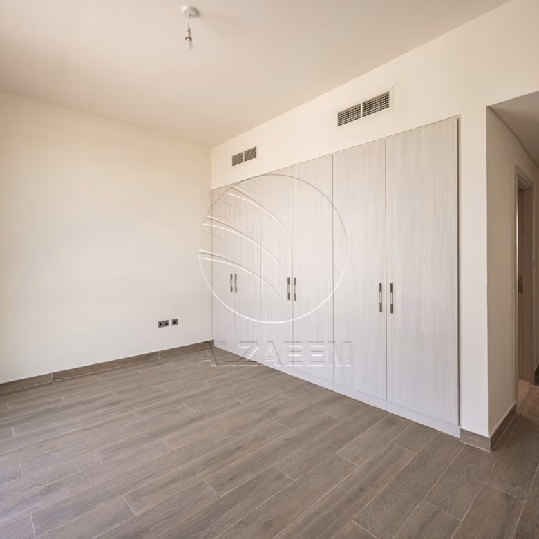√VACANT| New Family Home | End Unit√