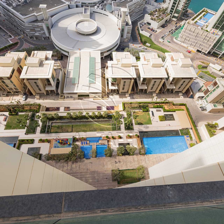 √ High Level | Vacant | Sea and Skyline Views √