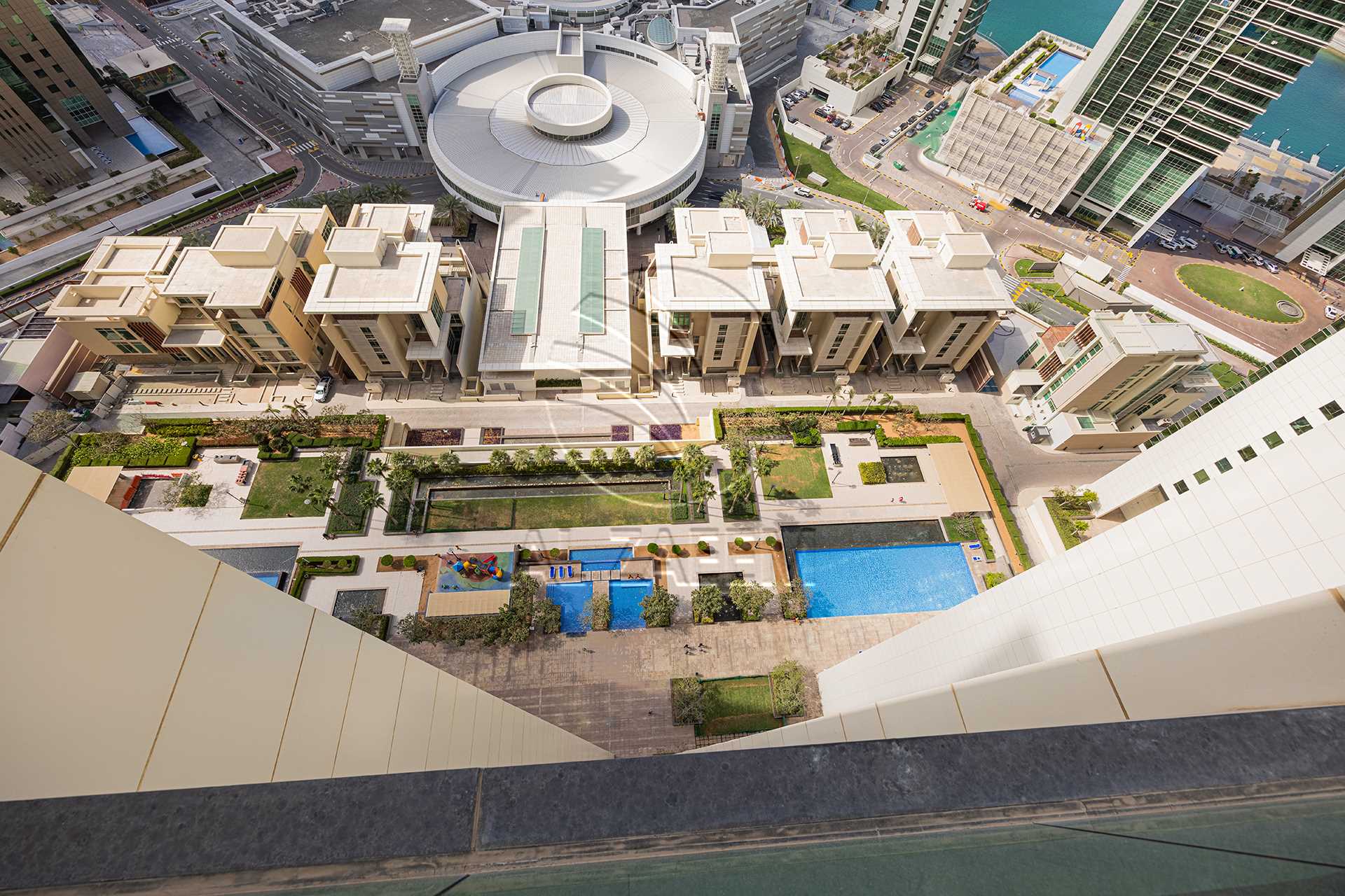√ High Level | Vacant | Sea and Skyline Views √