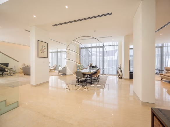 √CORNER 5BR Villa with Pool | Landscaped Garden√