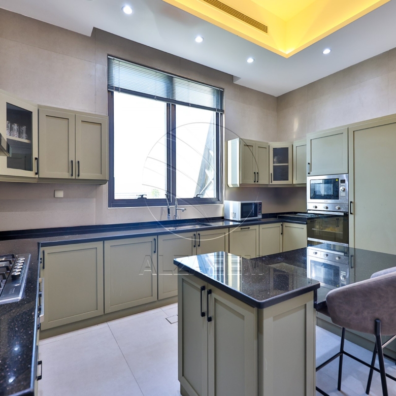 √ Single Row End | High Ceiling | Luxury Living √