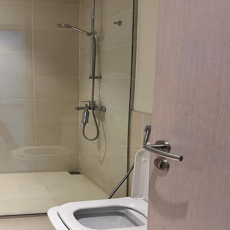 √ VACANT! High Level + Corner Unit | 3 Payments √