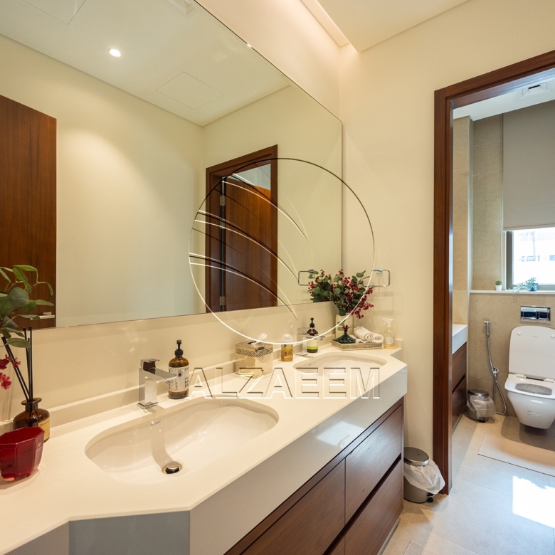 √CORNER 5BR Villa with Pool | Landscaped Garden√