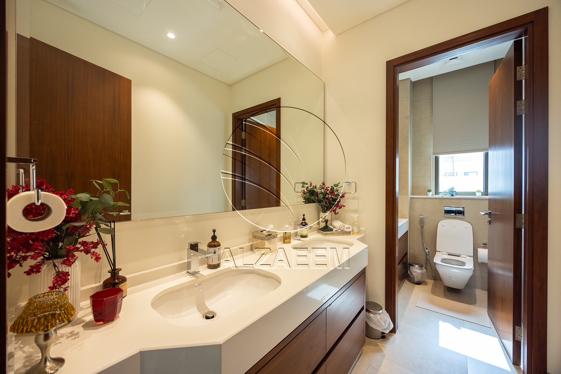 √CORNER 5BR Villa with Pool | Landscaped Garden√