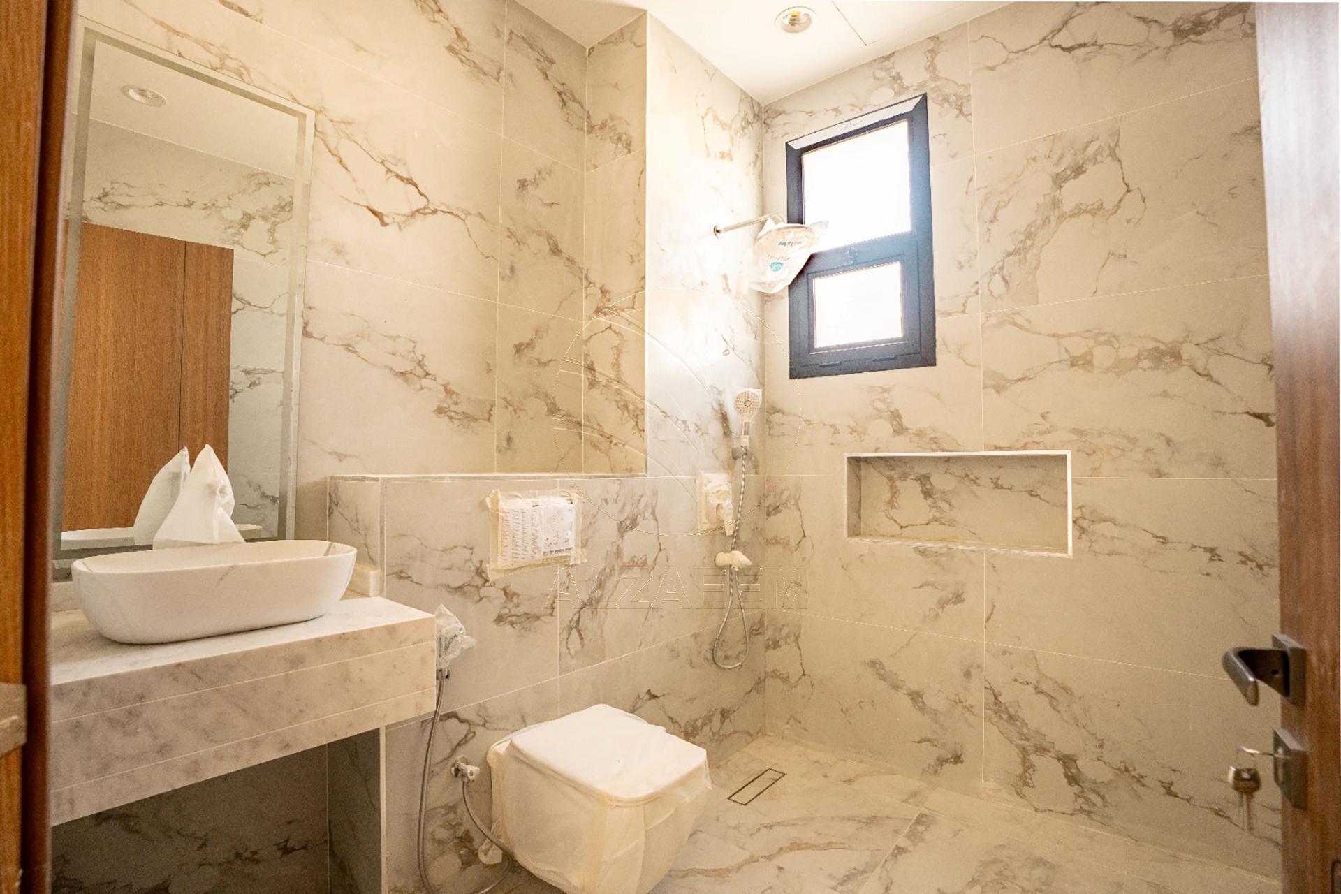 √Single Row l Landscaped l 2Y Maintenance free√