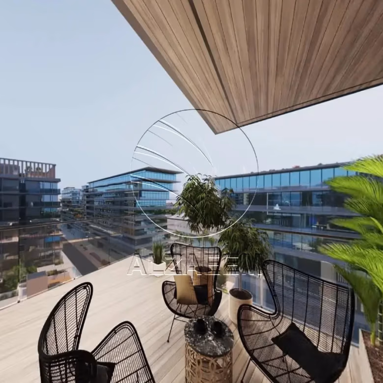 Corner Unit | Big Balcony | Community View