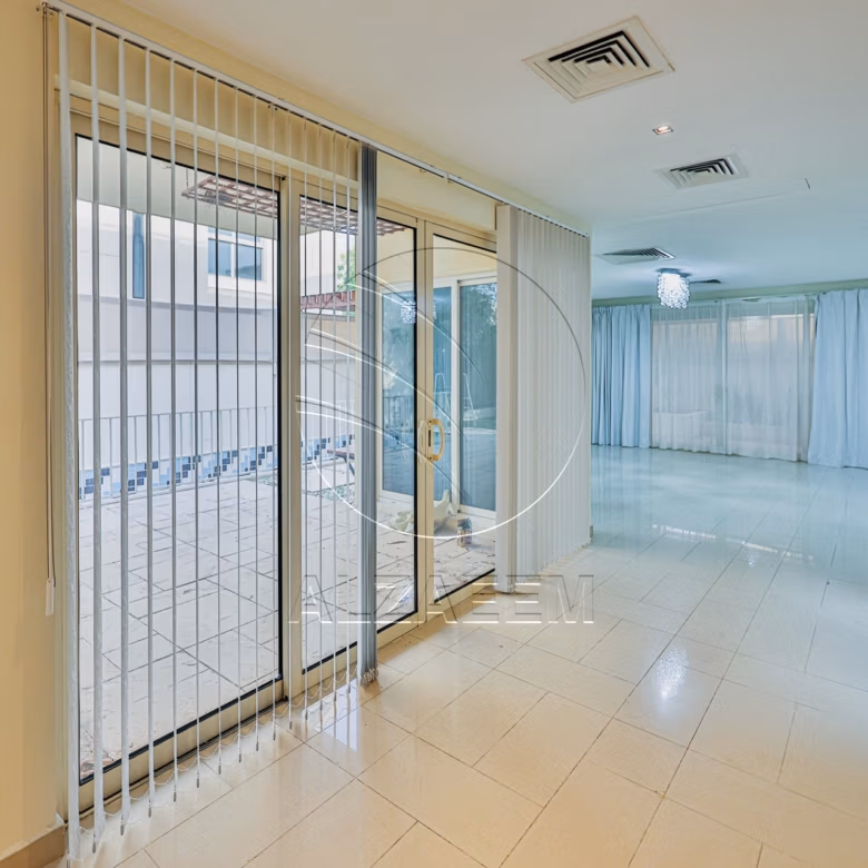 √ Private Pool | Type A | Tenanted | CORNER √