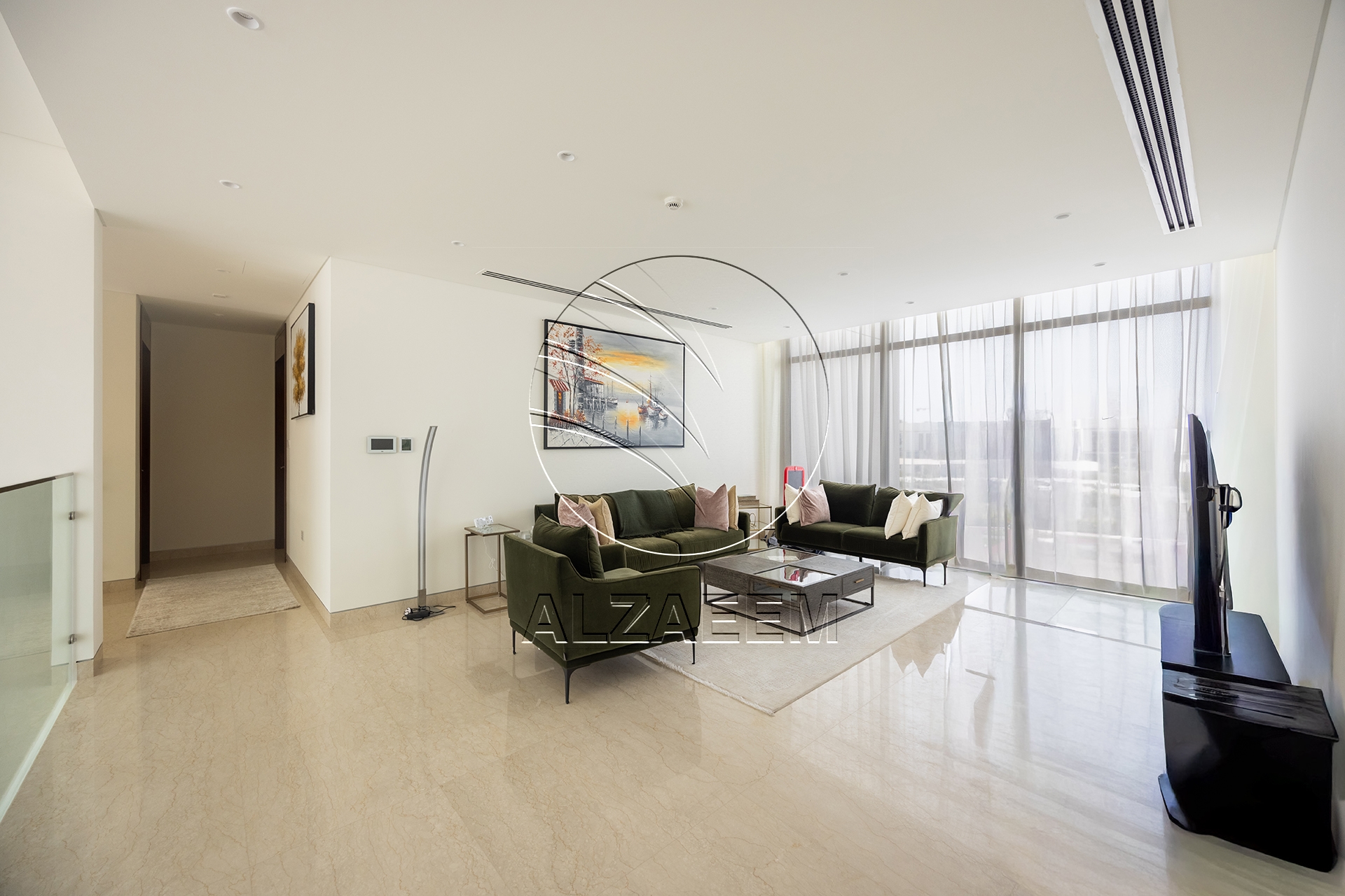 √CORNER 5BR Villa with Pool | Landscaped Garden√