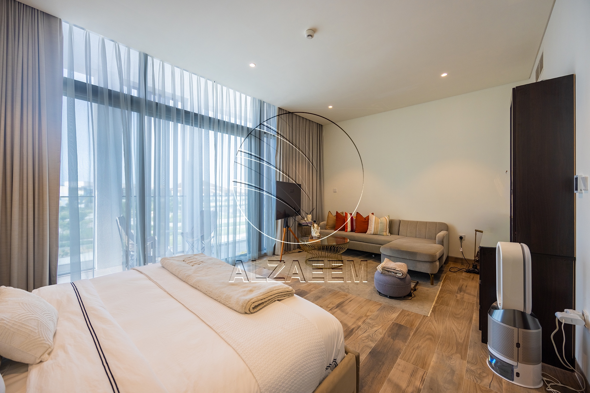 √CORNER 5BR Villa with Pool | Landscaped Garden√