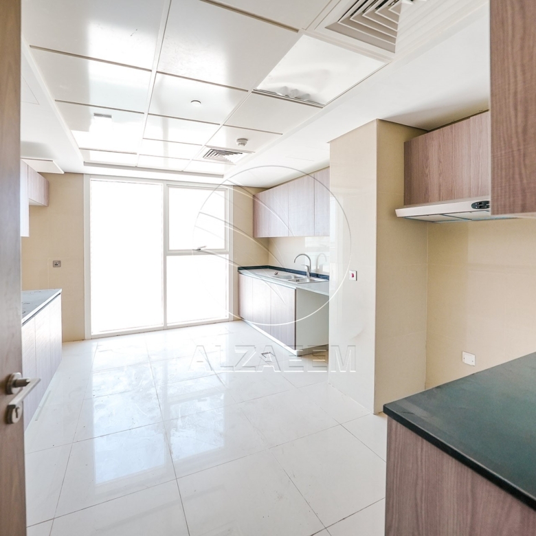 TOP FLOOR | Full Sea View | Move-in Ready