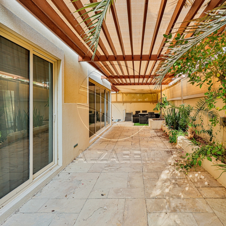 √ Private Pool | Type A | Tenanted | CORNER √