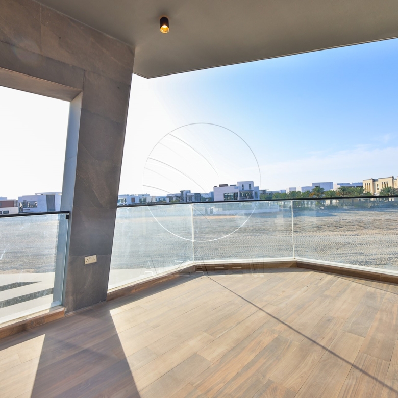 √ Single Row End | High Ceiling | Luxury Living √