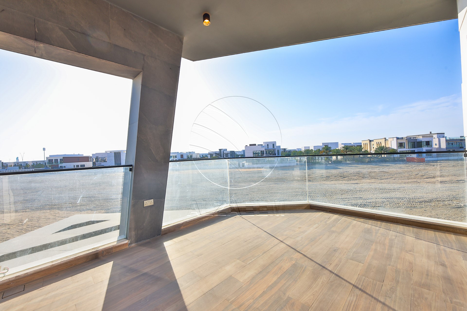 √ Single Row End | High Ceiling | Luxury Living √