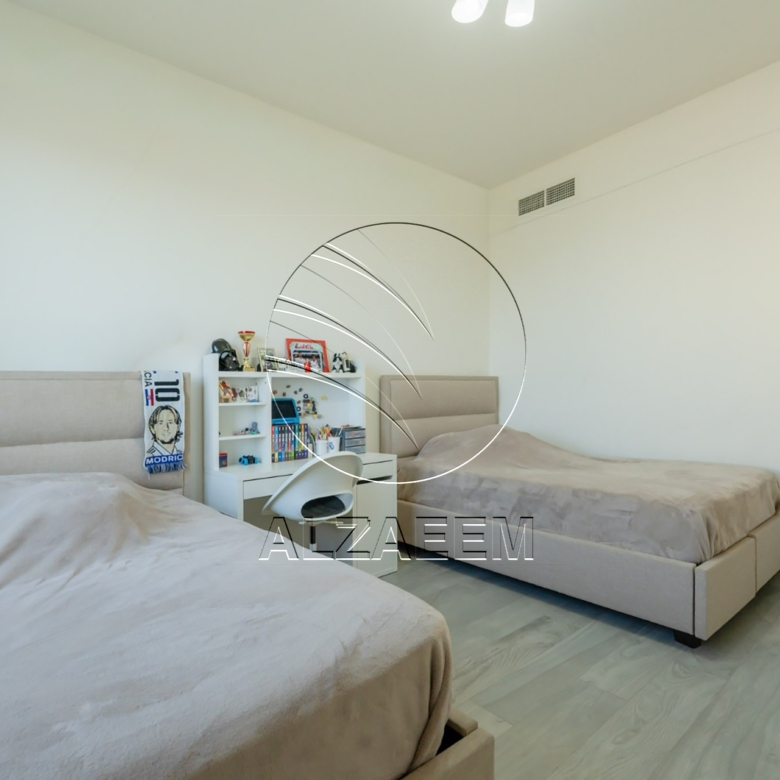 VACANT! Corner | Single Row | Fully Furnished