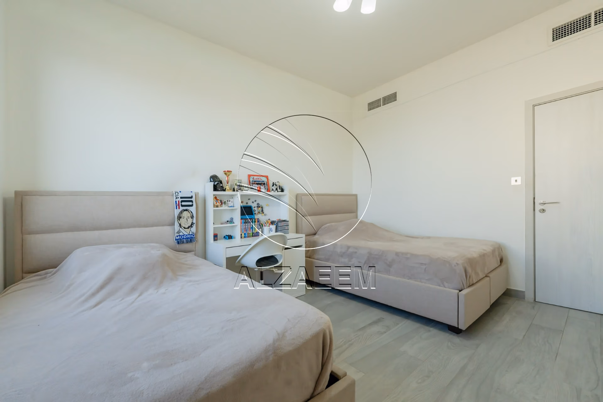 VACANT! Corner | Single Row | Fully Furnished