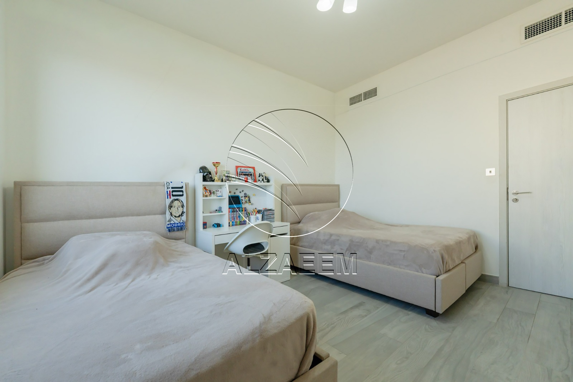 VACANT! Corner | Single Row | Fully Furnished
