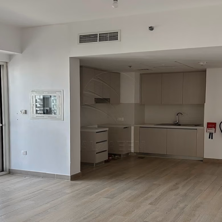 √ VACANT! High Level + Corner Unit | 3 Payments √