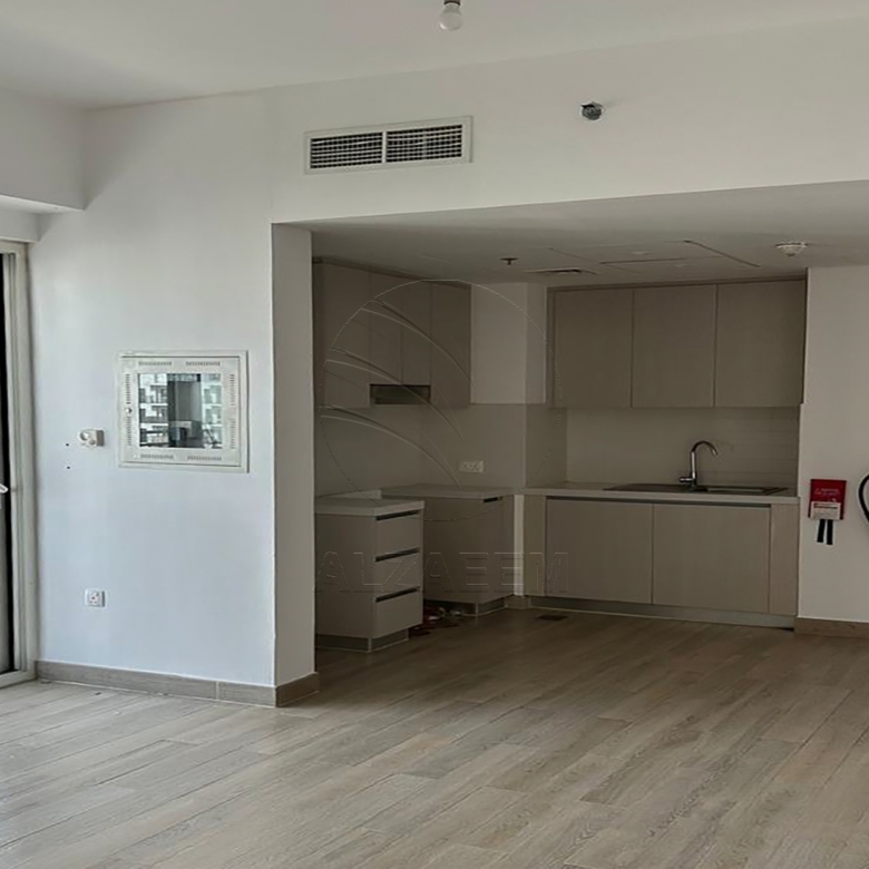 √ VACANT! High Level + Corner Unit | 3 Payments √