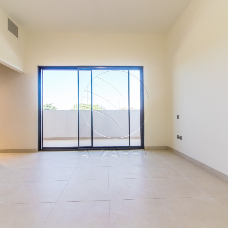 VACANT! 5BR+Maid | Mid Unit-Double Row