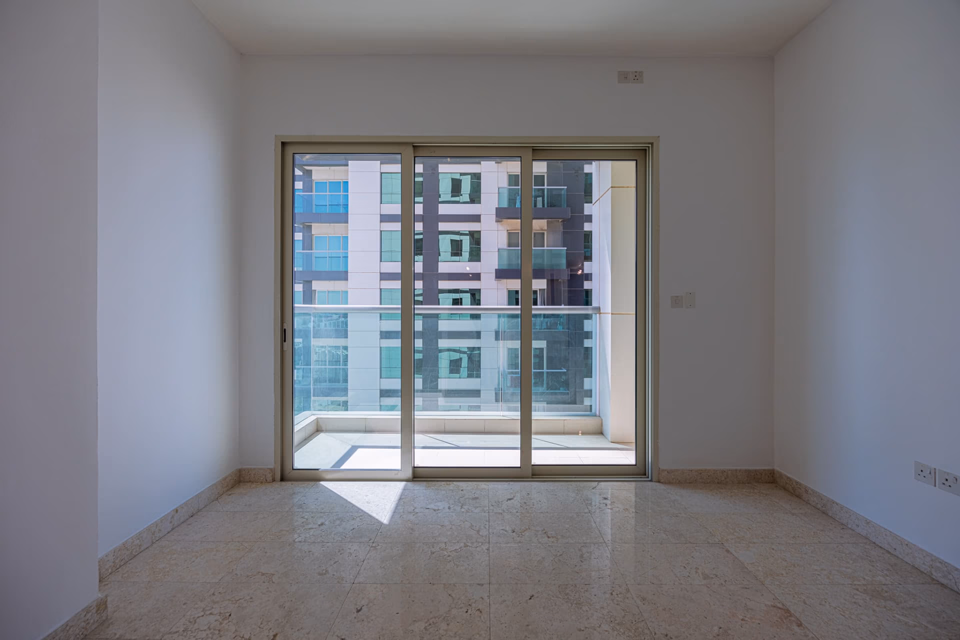 √High Floor | Balcony | Pool and Partial Sea View√