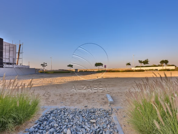 v Single Row 895 SQM Plot | Canal and Marina View√