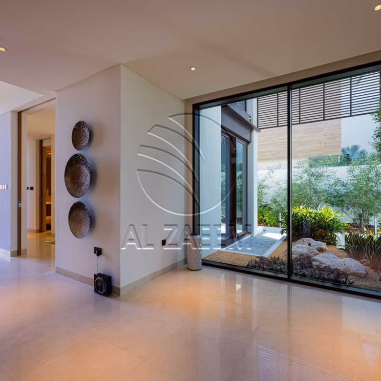 √1005 Sqm Plot! High Ceiling | Single Row Corner √