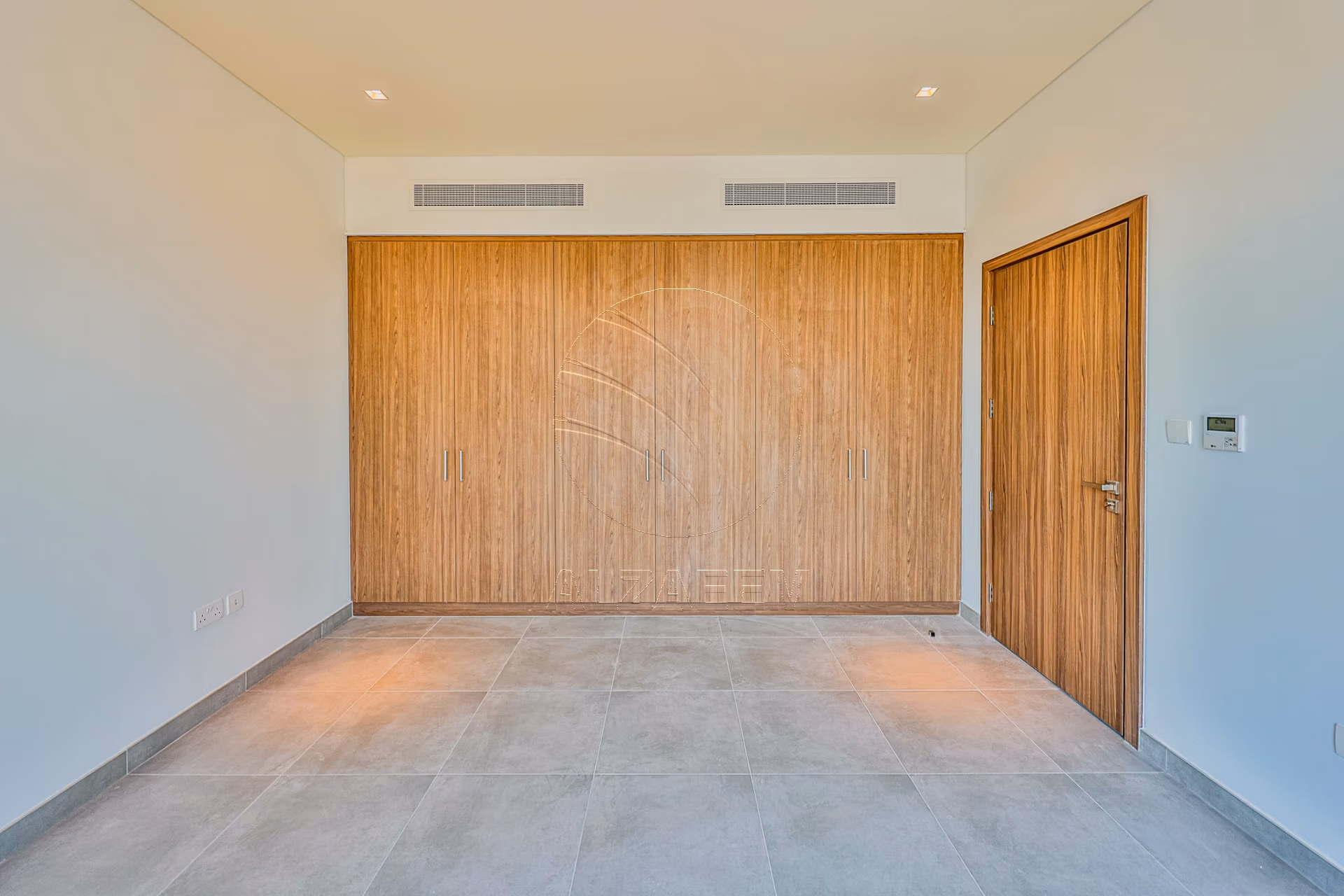 √Single Row Semi Corner | Vacant | Near the Gate√