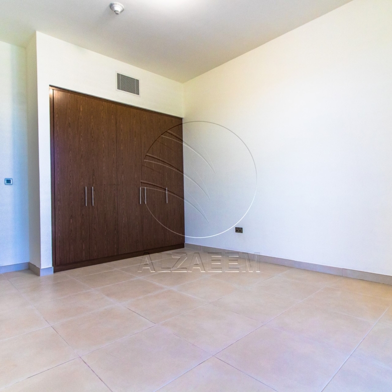 VACANT! 5BR+Maid | Mid Unit-Double Row