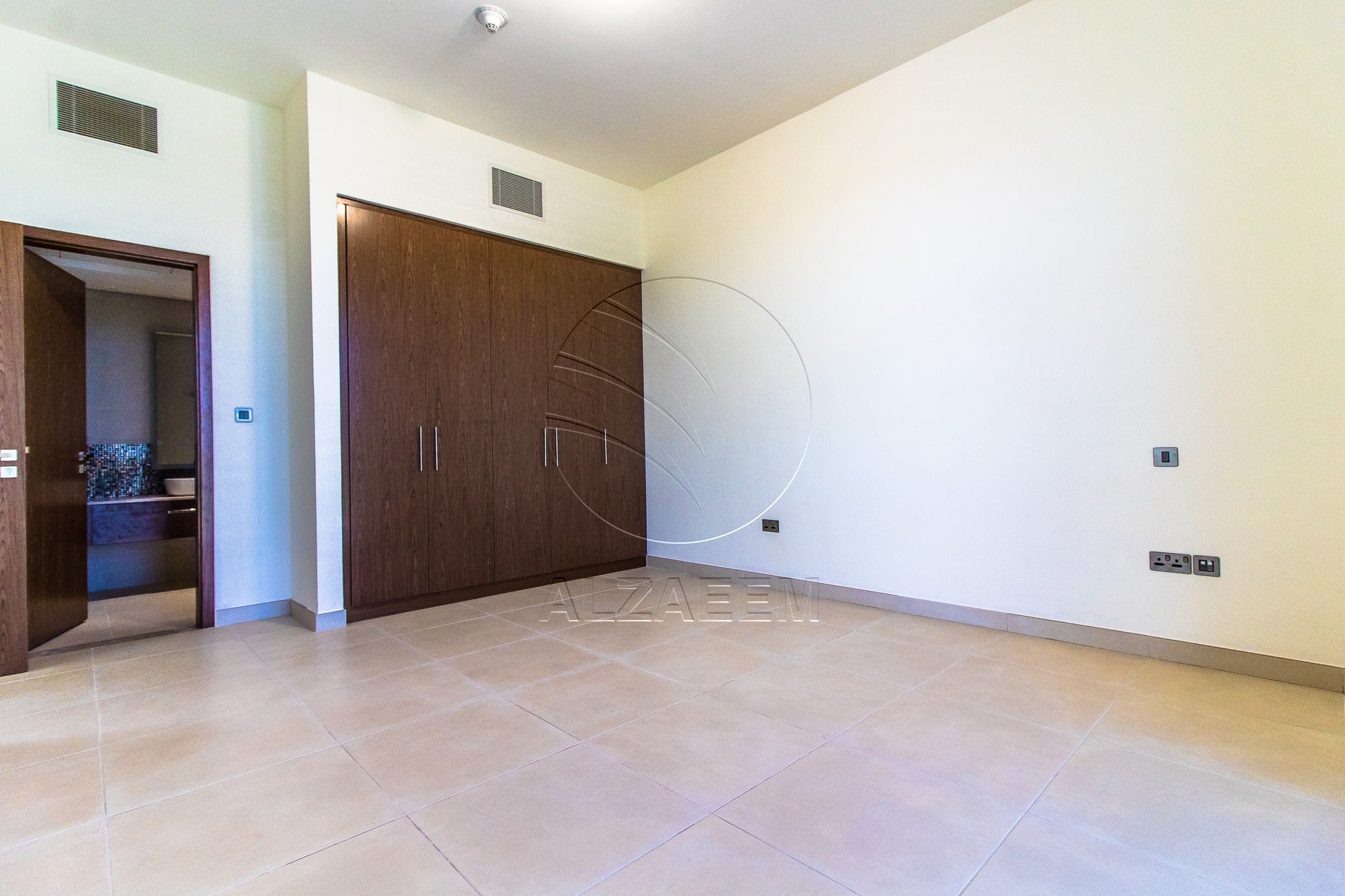 VACANT! 5BR+Maid | Mid Unit-Double Row