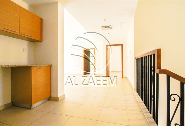 VACANT! Spacious Layout | Double row middle